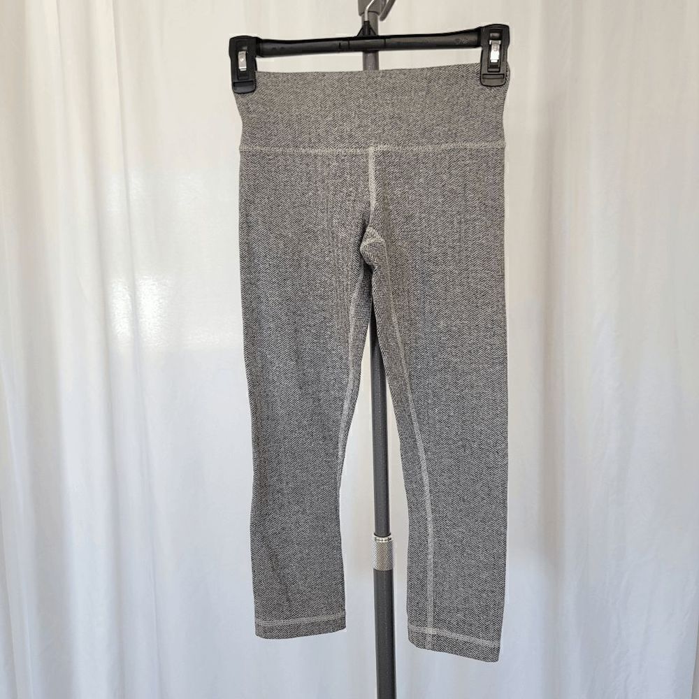 Lululemon heather gray crop leggings size 2